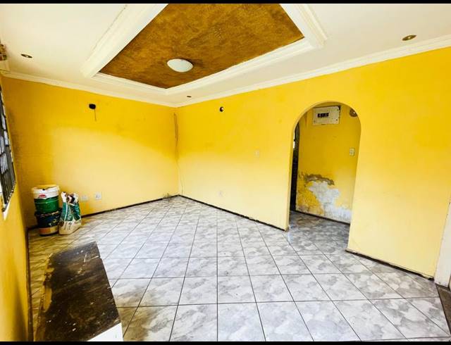 2 BEDROOM HOUSE FOR SALE IN UMLAZI Z